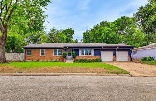 9 Mi to Dtwn Fort Worth Home with Patio and Yard - Foto 1