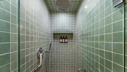 Glenwood Springs Mountain Getaway with Hot Tub and Riverfront - Photo 5, Shower