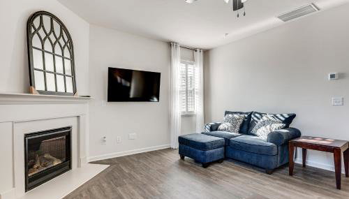 Near ATL! Spacious Townhome with Patio and WFH Setup - Foto 5