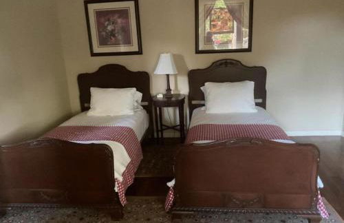 Secluded Country Cabin Rental with Beautiful Garden Space near Fayetteville, Arkansas - Foto 17