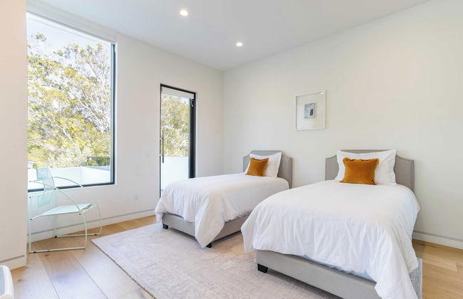 Luxe Weho Villa, Walk to Melrose Ave, Pool + Hot Tub North Vista by Avantstay - Photo 39