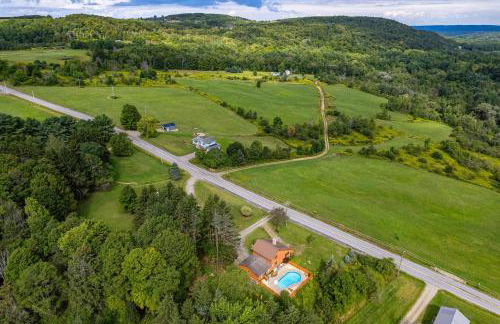 Family-Friendly Cabin with Heated Pool & Sauna - Foto 52