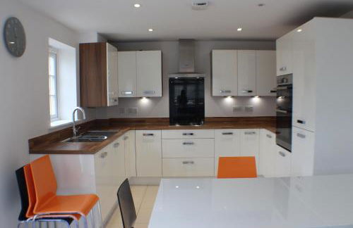 The Silverstone House. Comfort, Convenience and no hassle at the doorstep of Silverstone Race Circuit. - Photo 5