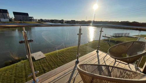 Still Waters - Luxury Lakeside Retreat with Hot Tub - Foto 2