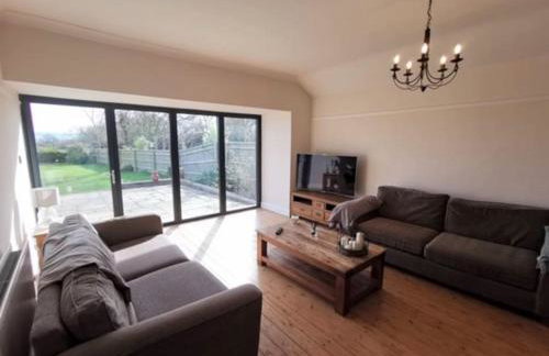 Gorgeous 3/4 bedroom bungalow - Foto 1