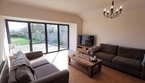 Gorgeous 3/4 bedroom bungalow - Foto 1