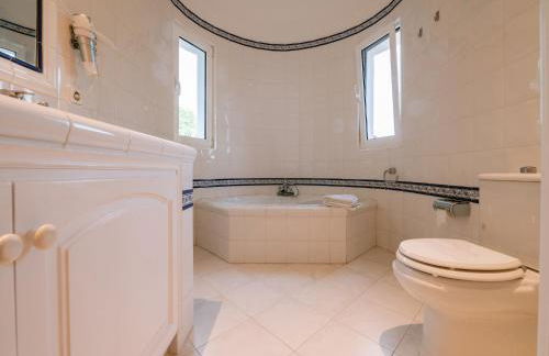 Luxurious, Detached Villa With Swimming Pool 10 Persons - Foto 35