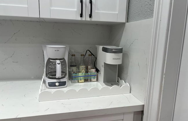 Stunning 3-bed House in Hollywood With hot tub - Photo 18