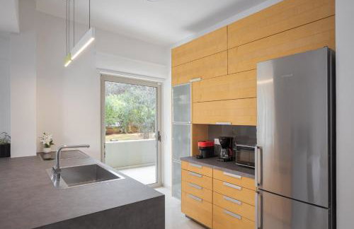 Vouliagmeni Stylish Apartment - Photo 20