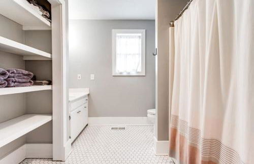 Brookwood Getaway Stock Tank Pool Outdoor Theater - Foto 23