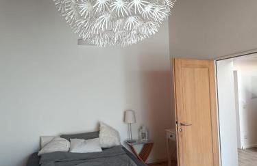 Apartment unterm Dach mit kleinem Seeblick - Foto 3