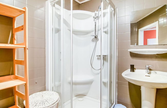 Tranquil Holiday Home With Private Garden - Photo 20