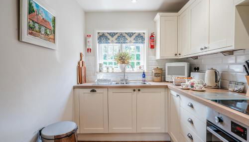 Beautiful Riverside Cottage with Large Garden, 2BR - Foto 4, stove