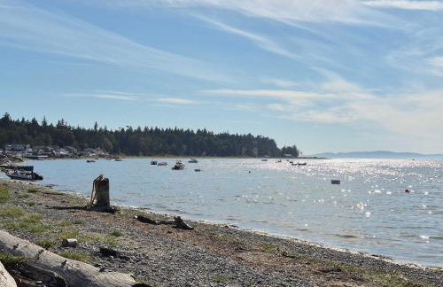 2nd story 1 bed apt #3 with kitchenette and a sweeping view of Birch Bay - Foto 25