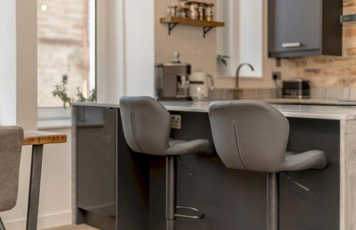 2BD Loft Style Apt - Edinburgh - Free Parking - Pass the Keys - Foto 5