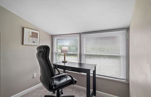 Entire Duplex w Historic District and Sleeps 12 - Foto 39