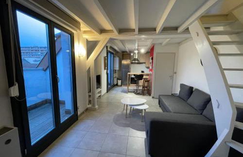 FATHALA - appartement lumineux en dernier étage - face à la gare routière - Foto 1