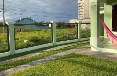 Excelente CASA 2 quadras do mar - Foto 13