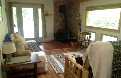 Secluded Cottage Rental in the Woods in Stony Creek, New York - Foto 2