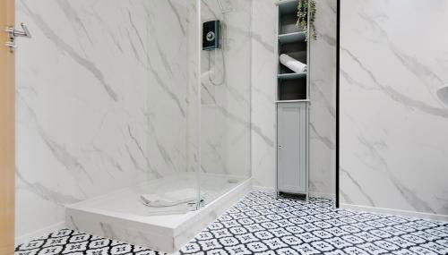 Liverpool Warehouse Flat - Sleeps 5, WiFi, Free On-Site Parking - Foto 4, Shower