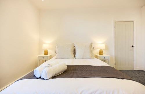 Aura - Elegant Retreat in Prime Leeds Location! - Foto 14