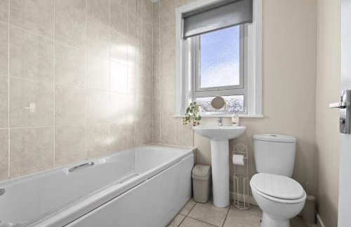 Welcoming Home in Hurlford, Kilmarnock - Bonnie Lodgings - Foto 24