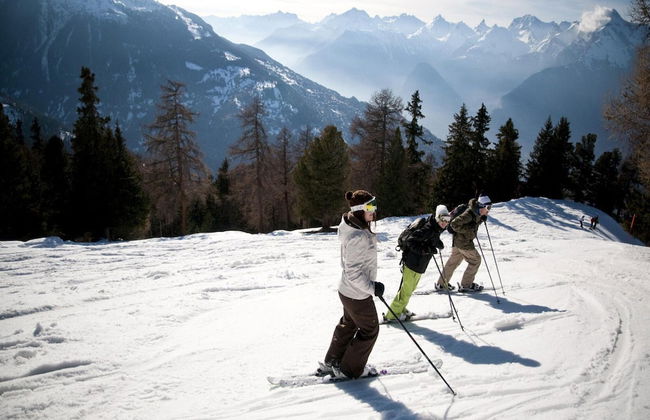 Elegant Apartment With Patio in Hills - Foto 16