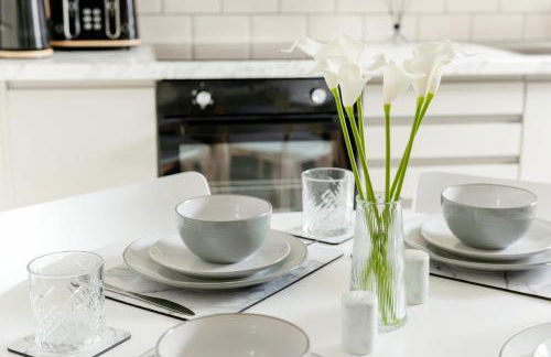 Lovely 2 Bedroom House - Free Parking - Accommodation near QMC Hospital & University of Nottingham - Suitable for Short Stays & Long Stays - Photo 20