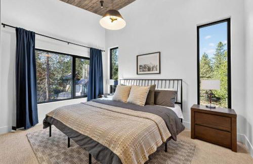 The Luxe House | Upscale Cabin w/ Hot Tub & Fire Pit! - Foto 18