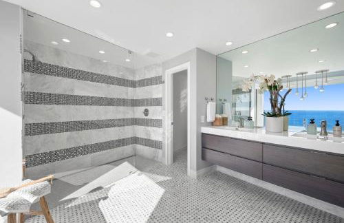 Distinguished Oceanfront Point Estate with Iconic Beach Mountain Vistas - Foto 20