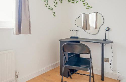 Modern Home with Games Room, Watford - Foto 30