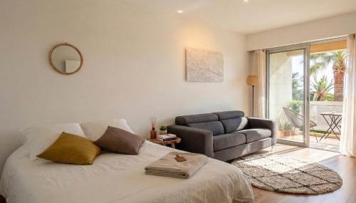 Sea view flat with car park boarder Cannes - Foto 2