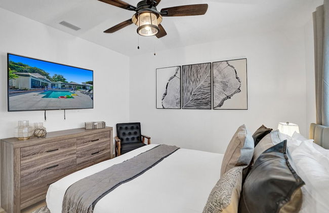 8BR Gem With Pool, Lake View & Tons of Amenities! - Foto 89