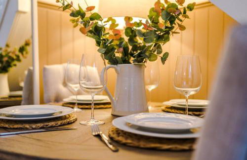 Country Charm Cottage Sleeps 4 & Free Parking - Photo 21