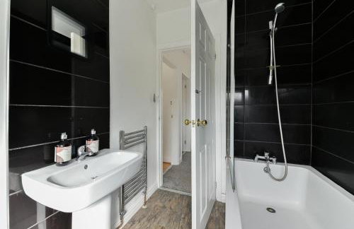 Fabulous 3 Bedroom House Near Black Country Museum Contractors & families - Foto 4