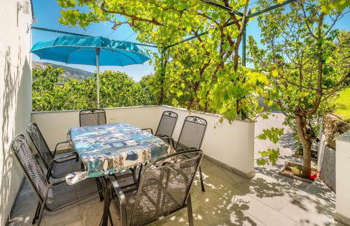 Apartment Juranić II with pool - Photo 8