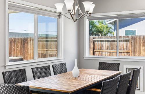 Spacious Home with Private Pool - Photo 33