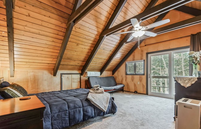 Poconos Chalet Newly Renovated, Great Location 4 Bedroom Home by RedAwning - Foto 14