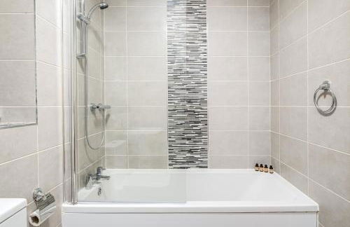 Pluxa Blue Sapphire Luxury Stay Free parking Free WIFI - Walk Everywhere, Travel, Biz, Leisure - Foto 10