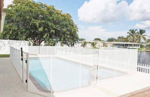 Stunning Lake-Front Villa with Pool & Spa - Foto 30