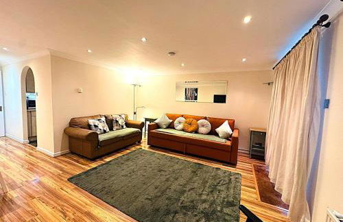 Cosy 2 Bedroom Canary Wharf House with Private Garden - Foto 19