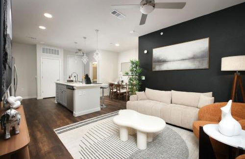 Chic 2BR-w Parking, Near Rvrwalk, Dome & Conv Ctr - Foto 12