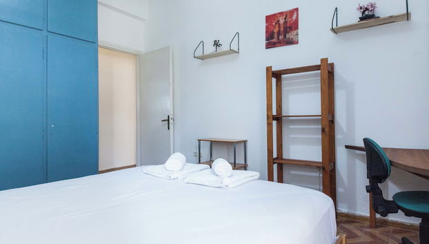 Spacious 2 Bd Pireas Apt w Cozy Balcony - Foto 5, Habitación