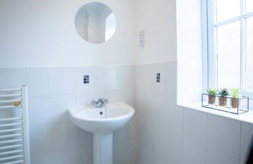 Contractor‑Heaven 5BR Home 4.5 Baths Wakefield - Foto 27