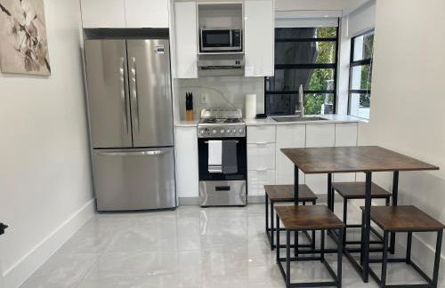 Transit-Friendly Flamingo Park Hideaway - Foto 1