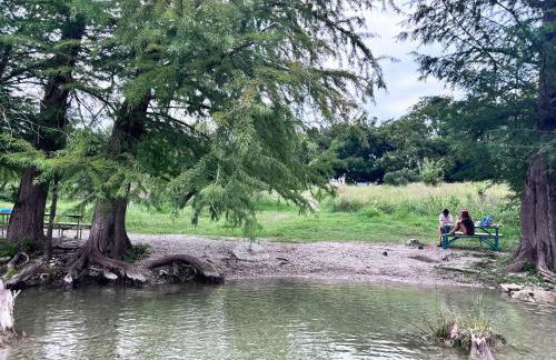 River Access at Blanco River, Charming Big Cottage - Foto 50