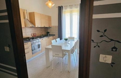 VAL D'ORCIA DELUXE 2, RAFFINATA CASA immersa nel verde con WiFi, giardino e parcheggio - Foto 9