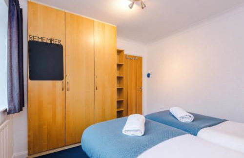 4 Bed House - Sleeps 8 - Free Parking - Manchester - Foto 19