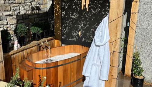 PEAK DISTRICT ROMANTIC Courtyard Loft, with Outdoor Japanese Whirlpool Bath - Foto 5