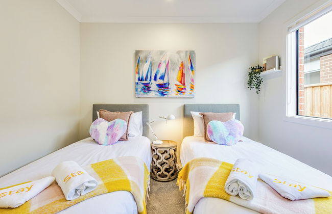 StayAU Charming 4BR Retreat Wyndham Vale - Foto 17
